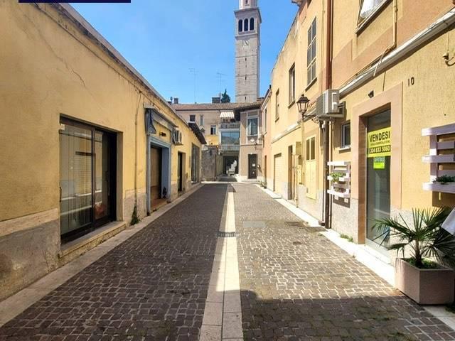 Locale Commerciale in affitto a Monfalcone, Friuli-Venezia Giulia