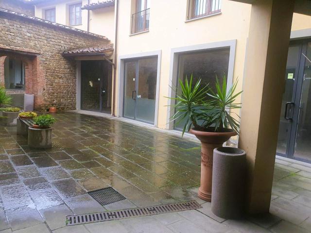 Locale Commerciale in affitto a Unione dei Comuni Circondario dell'Empolese Valdelsa, Montelupo Fiorentino