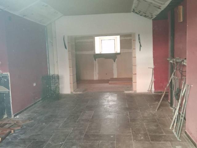 Locale Commerciale in affitto a Municipalità 10, Campania