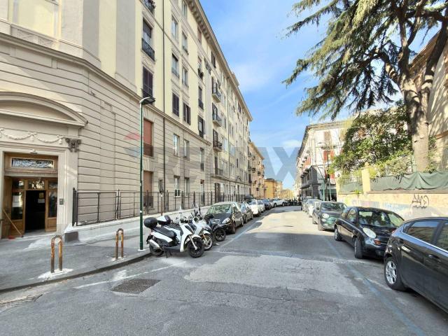 Locale Commerciale in affitto a Municipalità 5, Campania