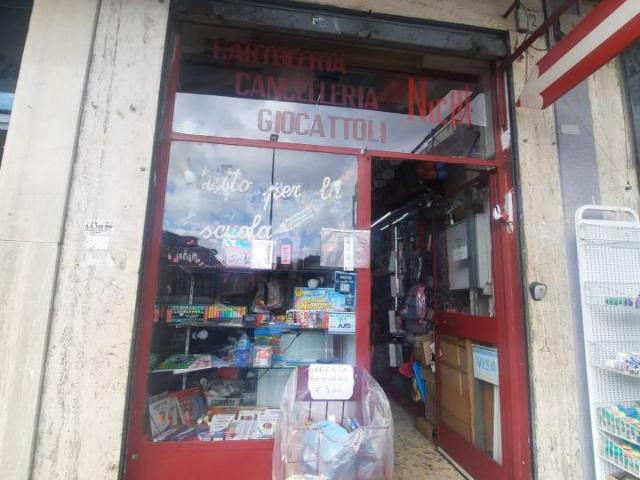 Locale Commerciale in affitto a Camaldoli, Campania