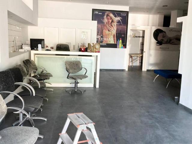 Locale Commerciale in affitto a Municipalità 8, Piscinola