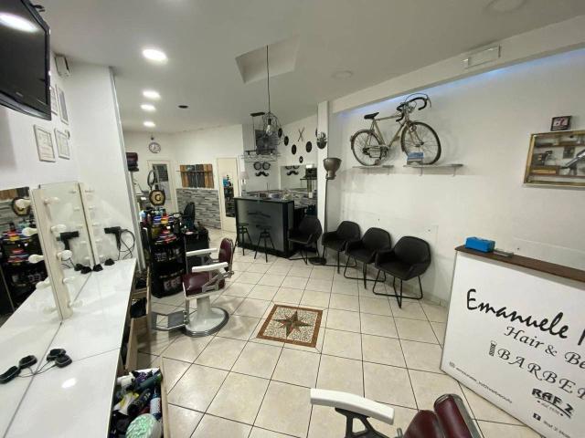 Locale Commerciale in affitto a Camaldoli, Campania