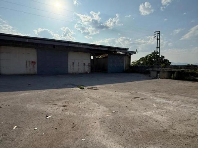 Locale Commerciale in vendita a Ottaviano, Campania