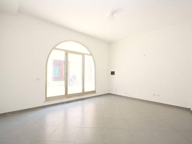 Locale Commerciale in affitto a Puglia, Lecce