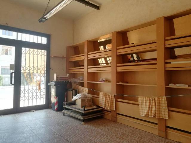 Locale Commerciale in affitto a Romito, Pontedera
