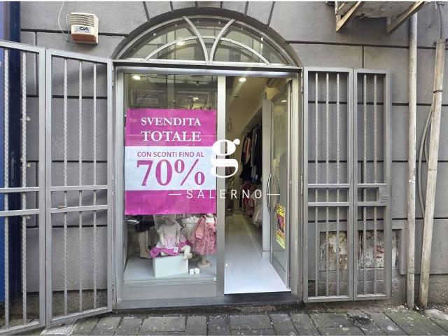 Locale Commerciale in affitto a Salerno, Campania