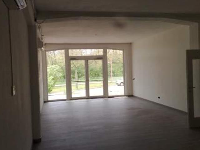 Locale Commerciale in affitto a Petricce, San Giustino