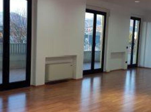 Locale Commerciale in affitto a Petricce, San Giustino