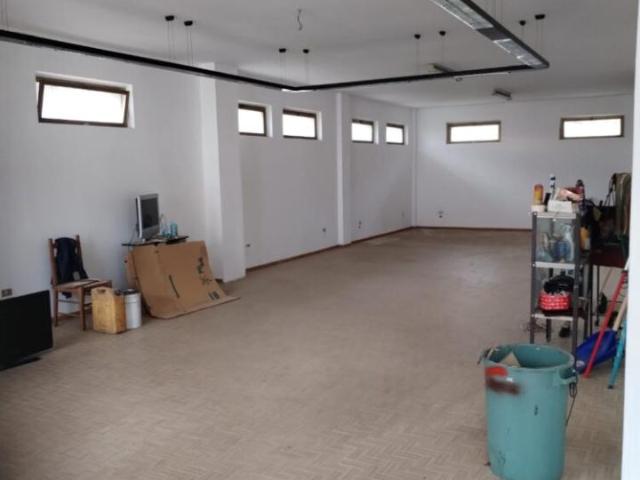 Locale Commerciale in affitto a Petricce, San Giustino