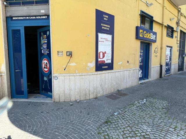 Locale Commerciale in affitto a Sant'anastasia, Campania