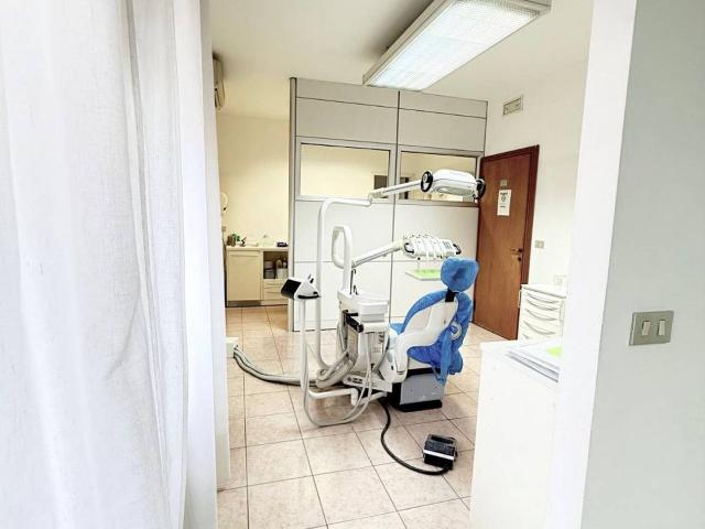 Locale Commerciale in affitto a Unione di comuni Valmarecchia, Santarcangelo Di