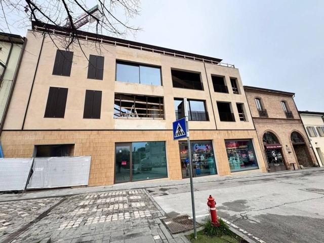 Locale Commerciale in affitto a Unione di comuni Valmarecchia, Santarcangelo Di