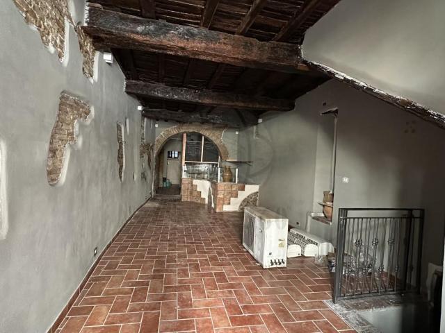 Locale Commerciale in affitto a Terni, Umbria