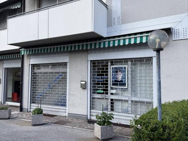 Locale Commerciale in affitto a Territorio Val d'Adige, Trento