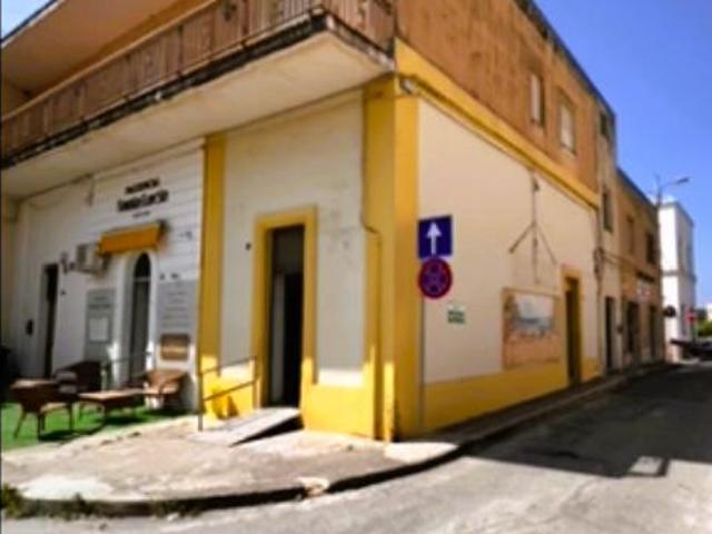 Locale Commerciale in affitto a Puglia, Lecce