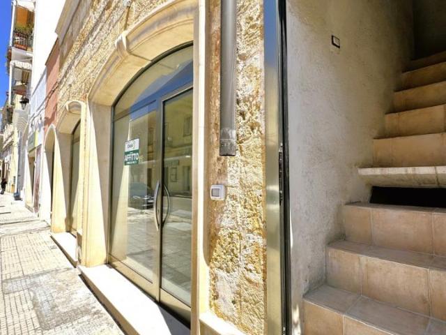 Locale Commerciale in affitto a Puglia, Lecce