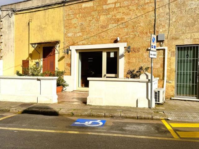 Locale Commerciale in affitto a Puglia, Lecce