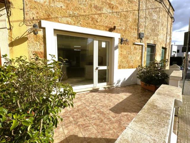 Locale Commerciale in affitto a Puglia, Lecce