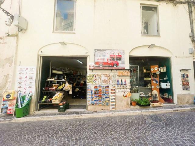 Locale Commerciale in vendita a Sottogas, Agrigento
