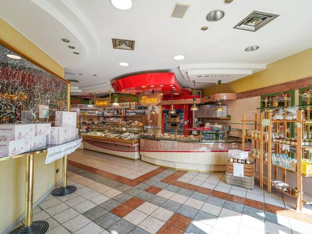 Locale Commerciale in vendita a Almenno San Bartolomeo, Lombardia