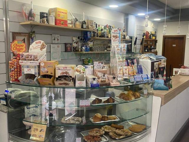 Locale Commerciale in vendita a Avellino, Campania