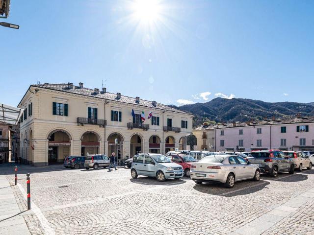 Locale Commerciale in vendita a Piemonte, Cuneo
