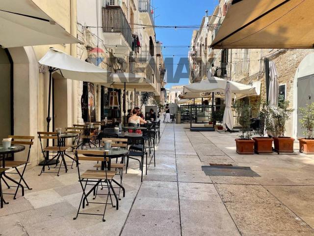 Locale Commerciale in vendita a Municipio 1, Puglia