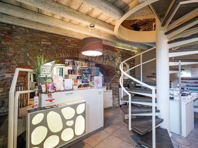 Locale Commerciale in vendita a Borgo Palazzo, Bergamo