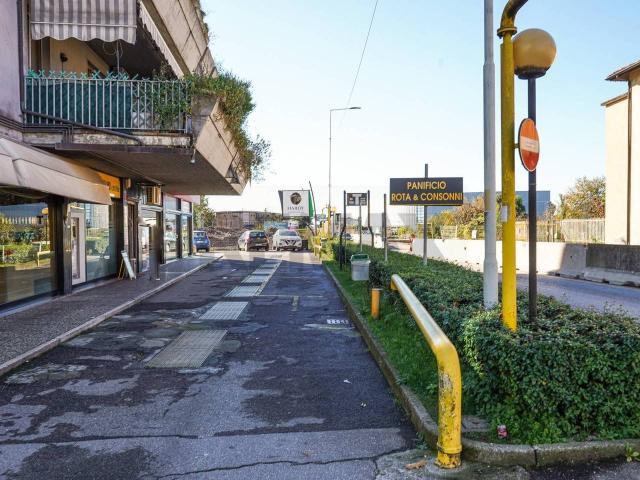 Locale Commerciale in vendita a Grumello del Piano, Bergamo