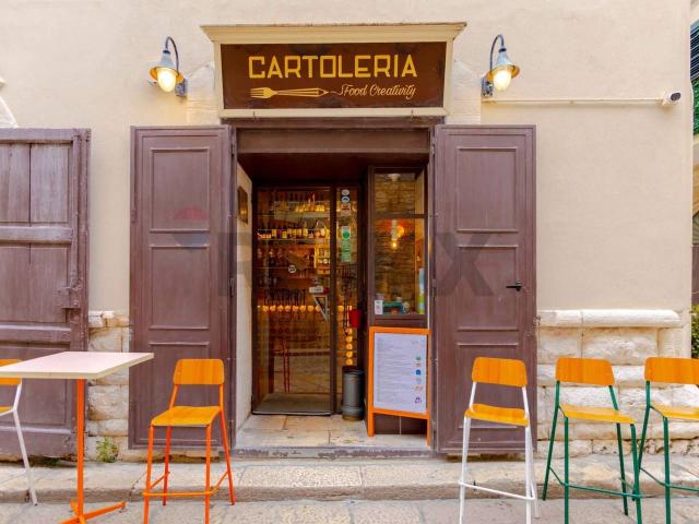 Locale Commerciale in vendita a Bitonto, Bari