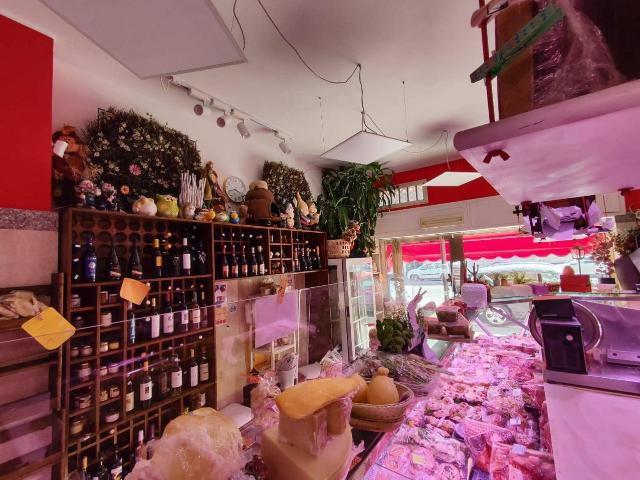 Locale Commerciale in vendita a Is Mirrionis, Cagliari