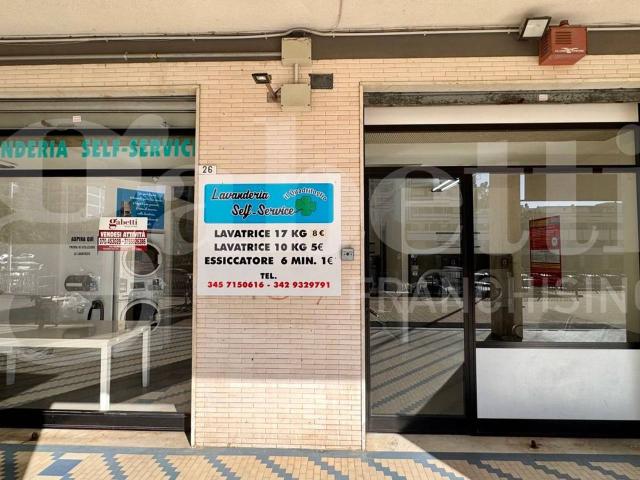 Locale Commerciale in vendita a Genneruxi, Cagliari