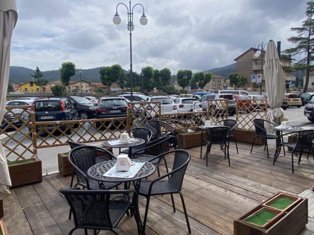 Locale Commerciale in vendita a Cairo Montenotte, Liguria