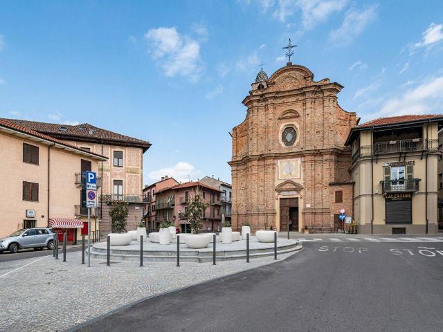 Locale Commerciale in vendita a Piemonte, Cuneo