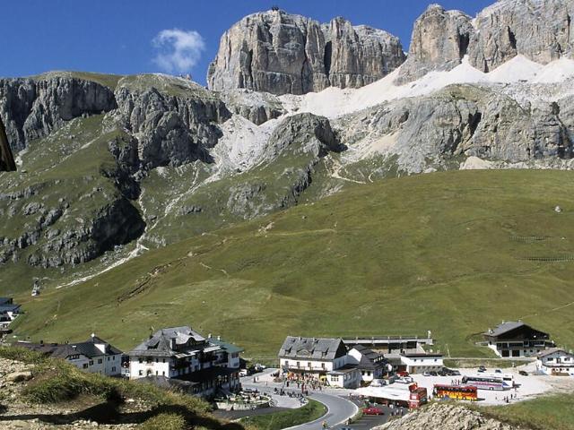Locale Commerciale in vendita a Comun General de Fascia, Canazei Di Fassa