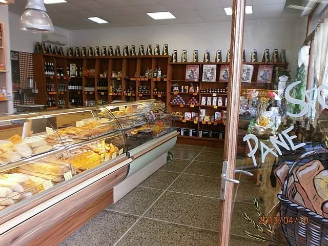 Locale Commerciale in vendita a Cascina, Toscana