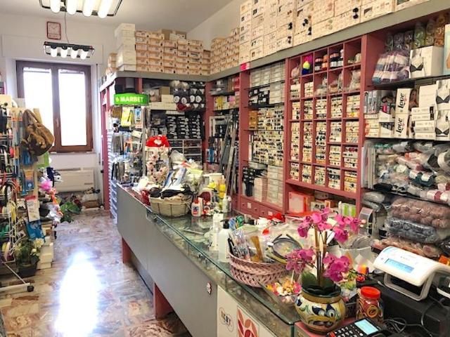 Locale Commerciale in vendita a Gioiella, Umbria