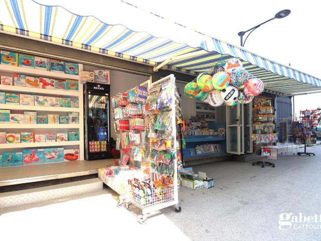 Locale Commerciale in vendita a Cattolica, Reggio Emilia