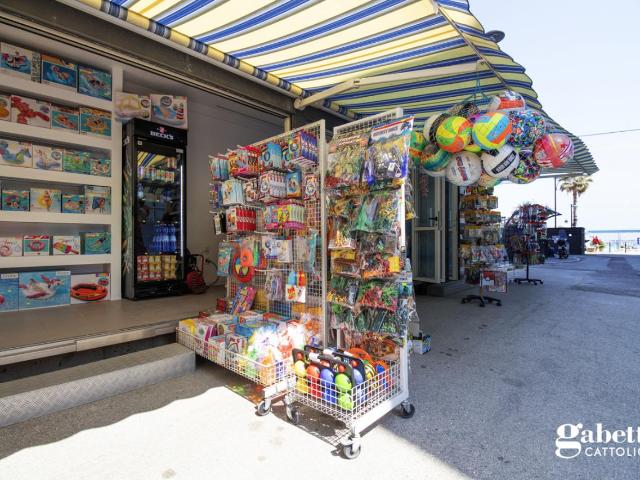 Locale Commerciale in vendita a Cattolica, Reggio Emilia