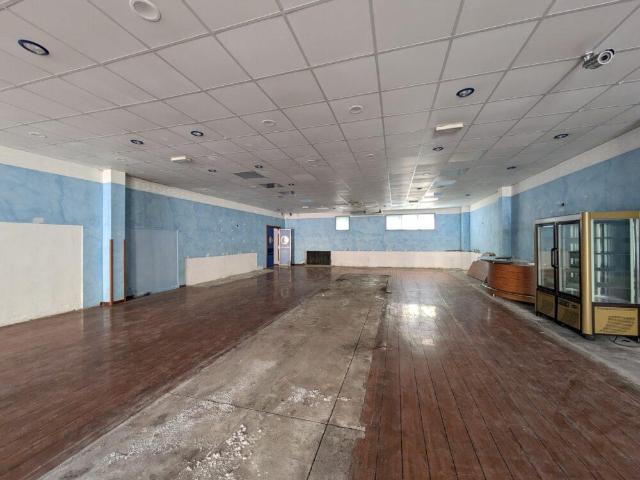 Locale Commerciale in vendita a Riosecco, San Leo Bastia