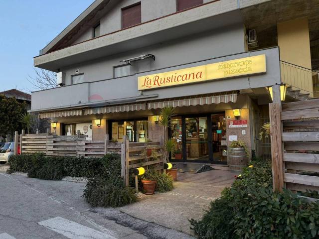 Locale Commerciale in vendita a Città Sant'angelo, Abruzzo