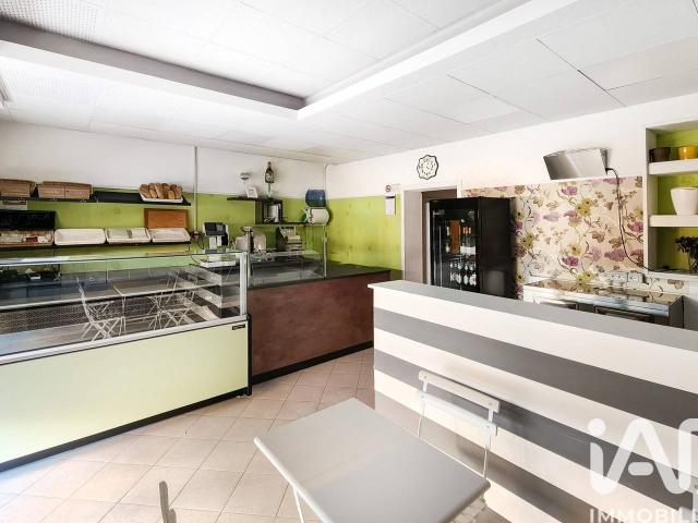 Locale Commerciale in vendita a San Marone, Marche