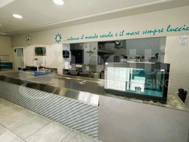 Locale Commerciale in vendita a Puglia, Bari