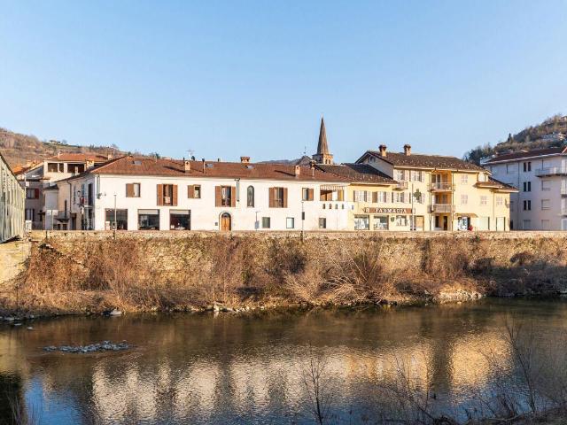 Locale Commerciale in vendita a Piemonte, Cuneo