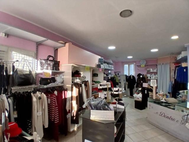 Locale Commerciale in vendita a Sant'Andrea, Marche
