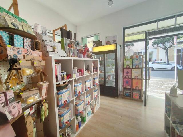 Locale Commerciale in vendita a Serapo, Gaeta