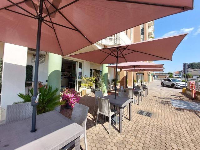 Locale Commerciale in vendita a Gallarate, Lombardia