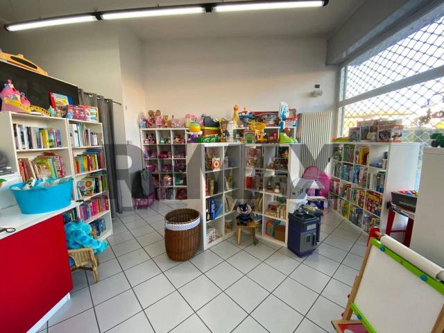 Locale Commerciale in vendita a Arnate, Gallarate