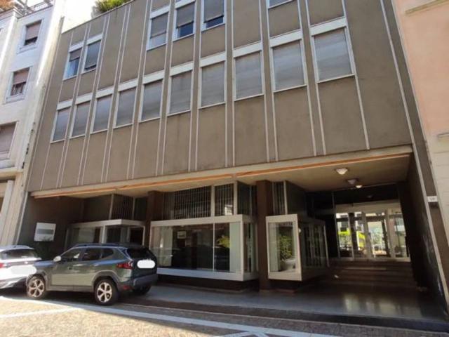 Locale Commerciale in vendita a Centro, Gallarate